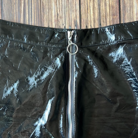 Forever 21 Black Patent Mini Skirt with Zipper S - Picture 2 of 4
